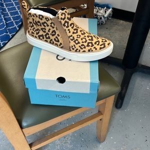 Brand new in box Bryce Doe Leopard Printed Canvas size 8